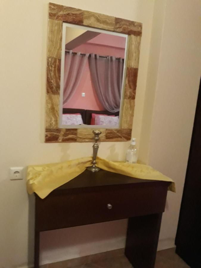 To Konaki Káto Loutrákion المظهر الخارجي الصورة
